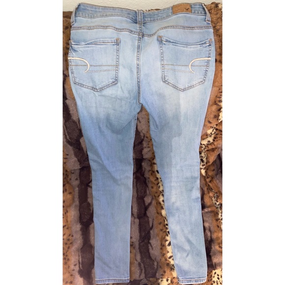 light-washed jeggings. - Picture 2 of 4